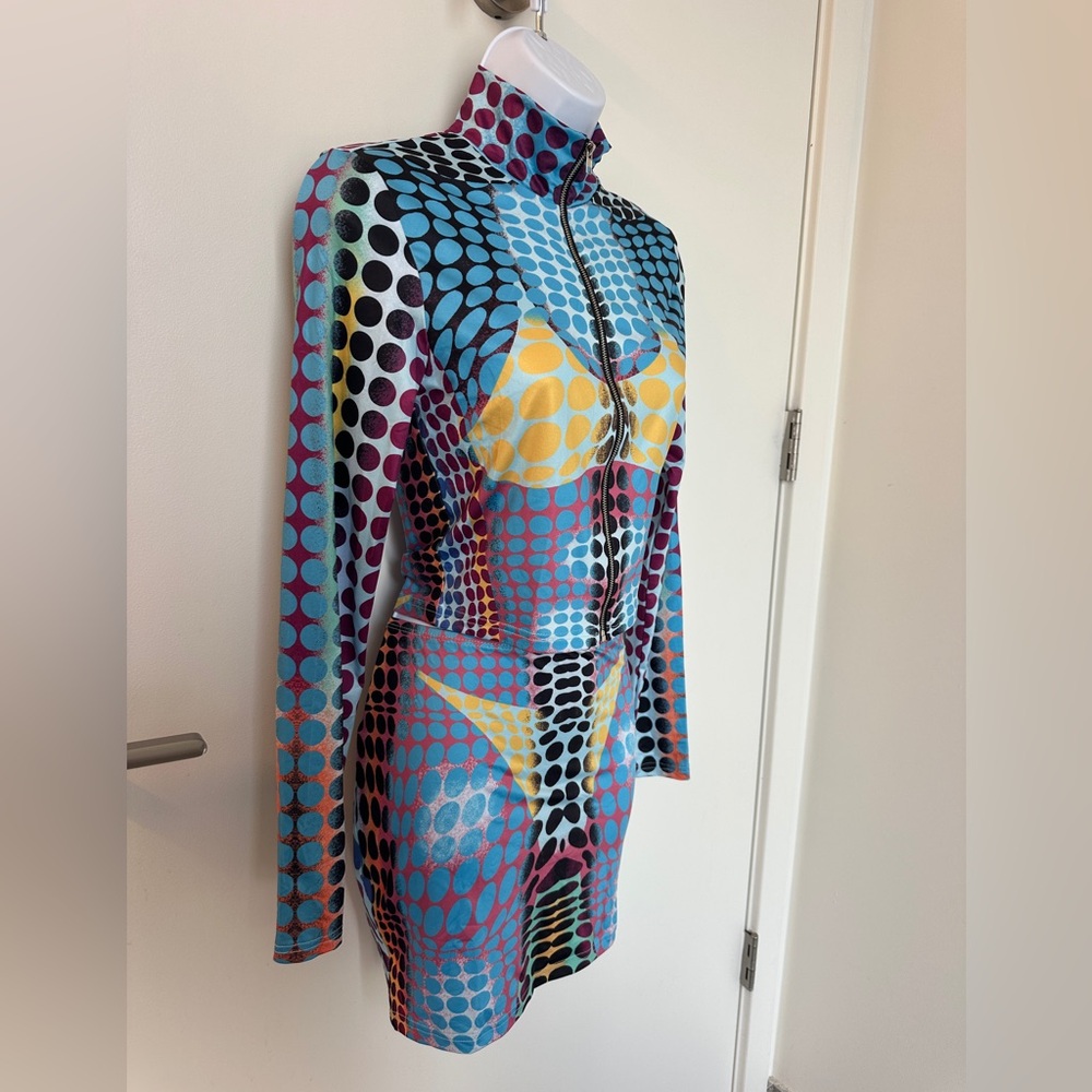 Stylish Women's Skirt Set with Geometric Design - Picture 3 of 7